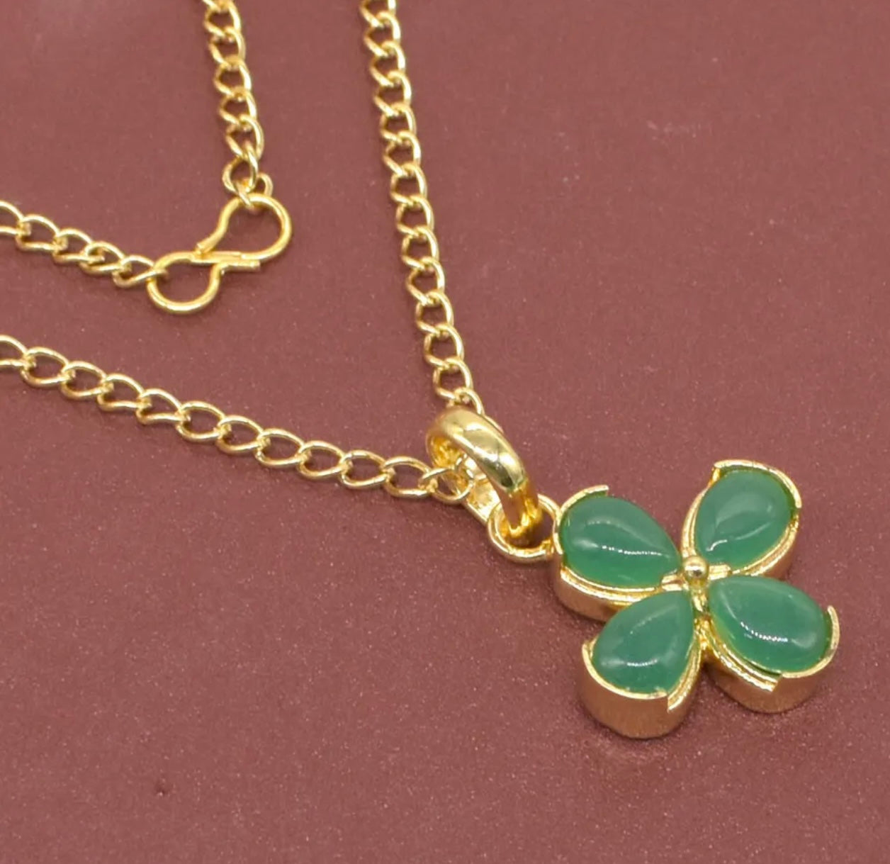 Green Onyx Gold Chain Clover Pendant Necklace 18”